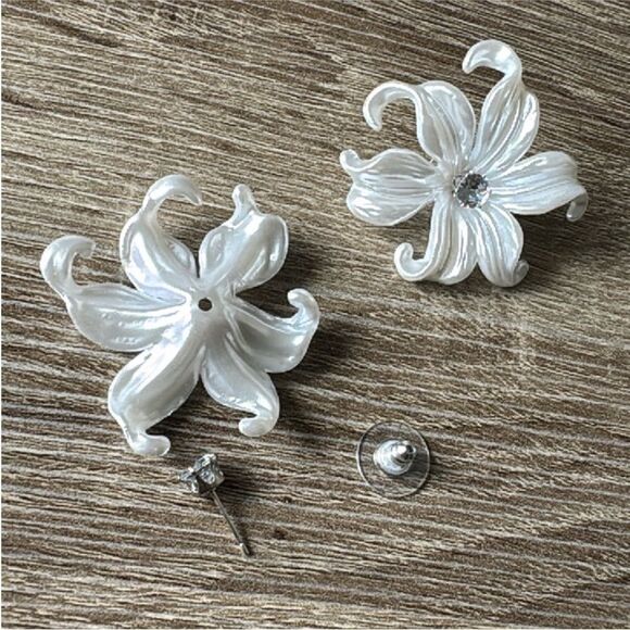 White flower earrings N433 - Picture 3 of 3
